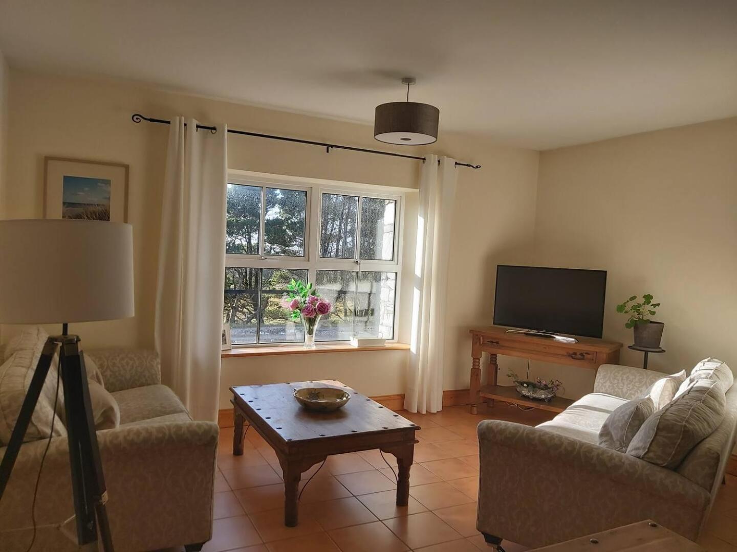 Shanakeever Farm - 2 Bedroom Apartment Clifden Eksteriør billede